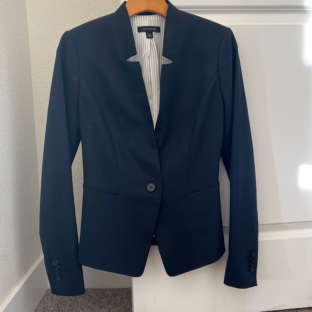 Ann Taylor Navy Notch Collar Wool Fitted Blazer - size 0 tall